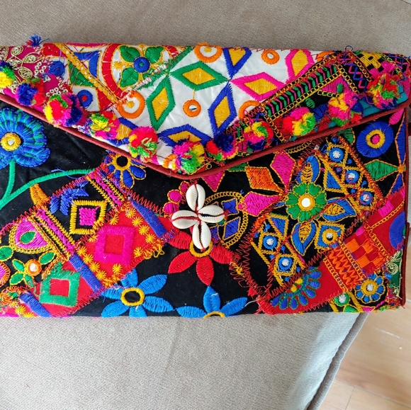 Boho embroidered crossbody bag - Picture 2 of 8